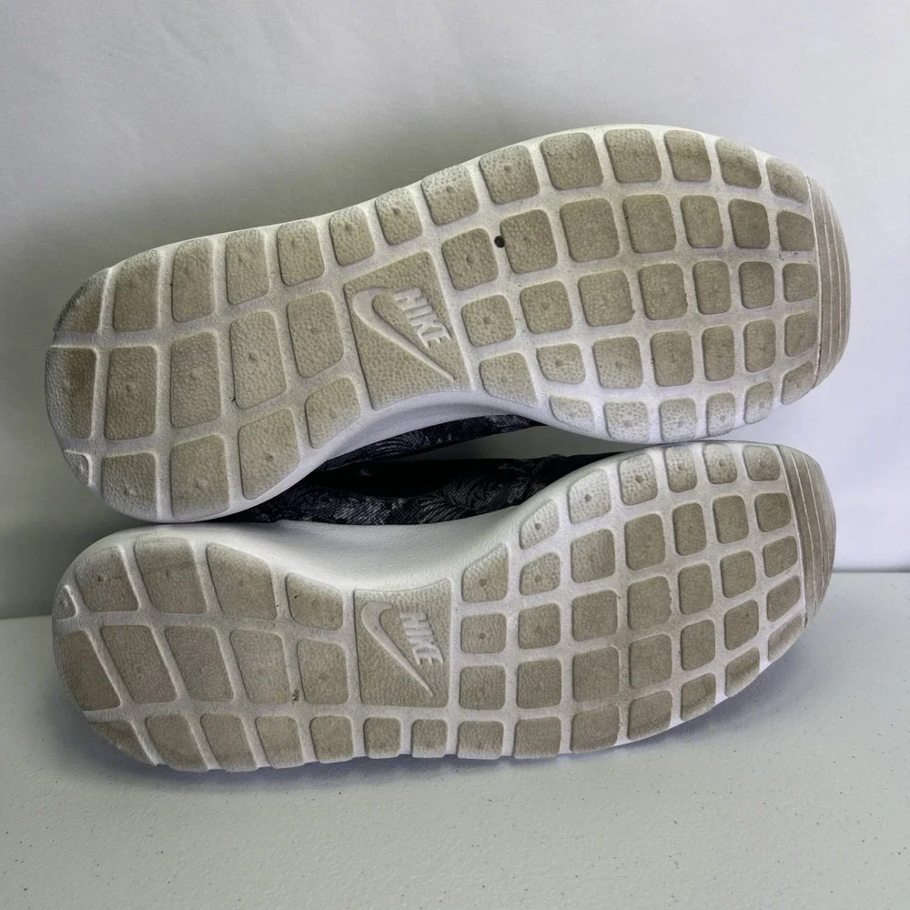 Nike Roshe Run Print Greyscale Palm Aloha Grey Black 655206-010 Men Size 8.5